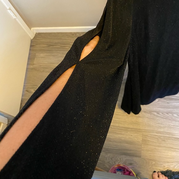 Short black dress - Picture 3 of 3